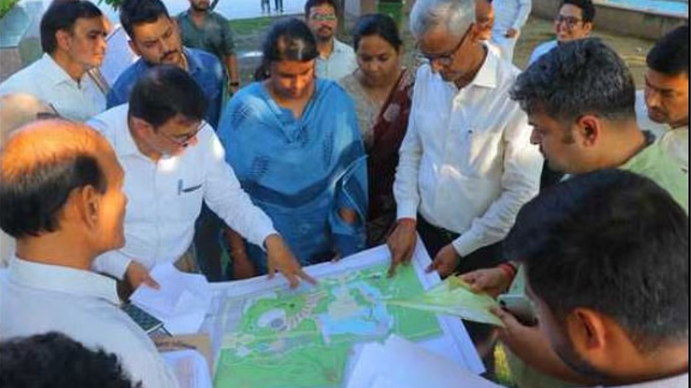 जमहल का शहर बनेगा इंटरटेनमेंट हब टॉय ट्रेन और एम्फीथिएटर मंडलायुक्त ने किया निरीक्षण