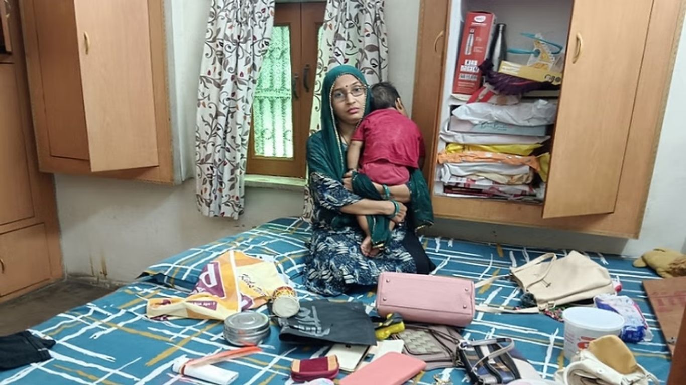 हैरानीः शातिर चोर ताले टूटे न कुंडी चोरी कर ले गए 40 लाख का सोना